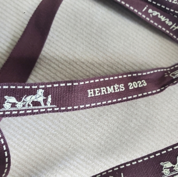 69" inches of authentic Hermes 2023 branded ribbon - Picture 2 of 2